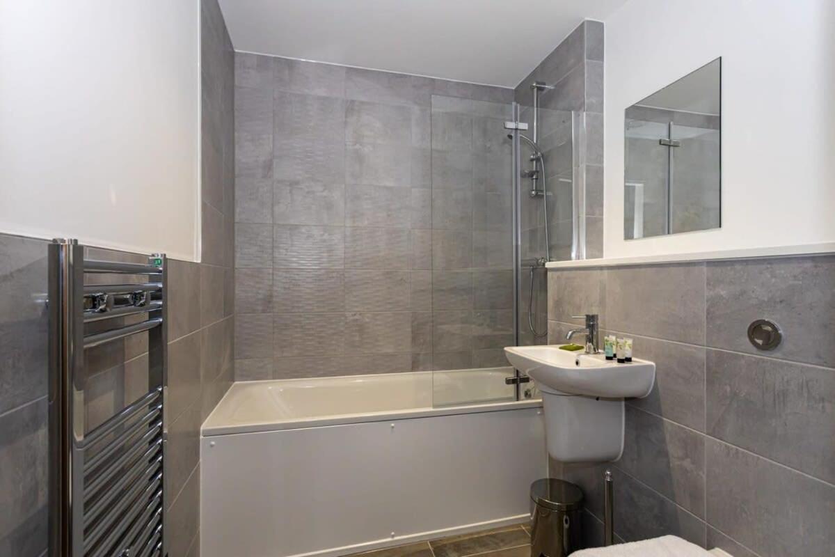 מנצ'סטר Modern 2 Bed Salford Apartment Stunning Views מראה חיצוני תמונה